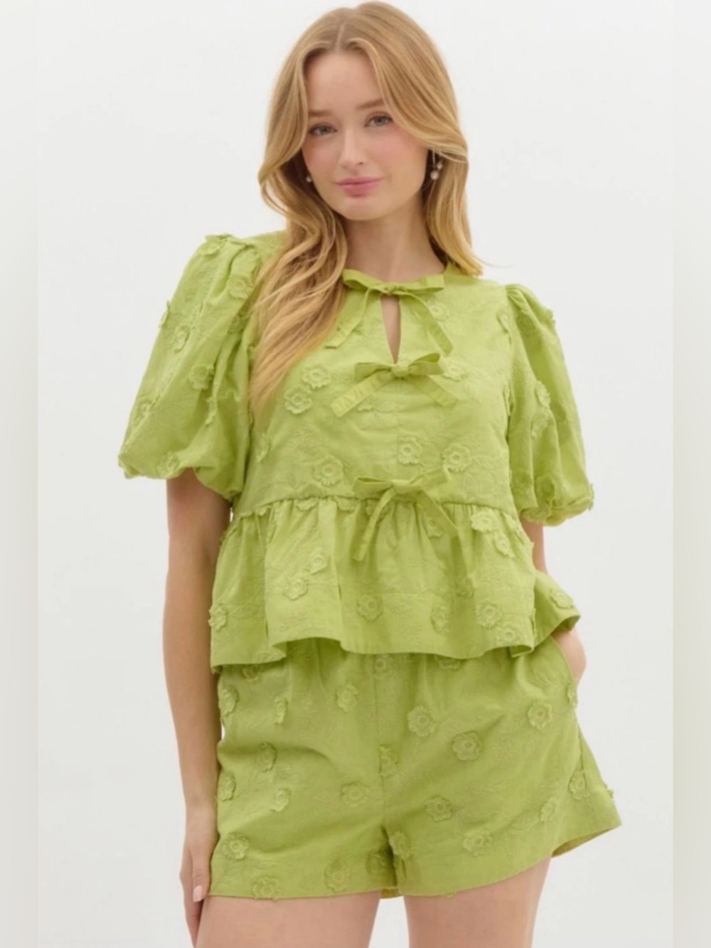 Entro: Appliqué Peplum Puff-Sleeve Blouse Size Medium (NWT & Boutique)
